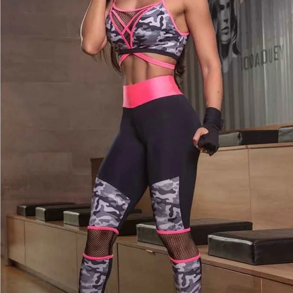 Women's Camouflage Leggings with Pink Accents - Picture 4 of 9